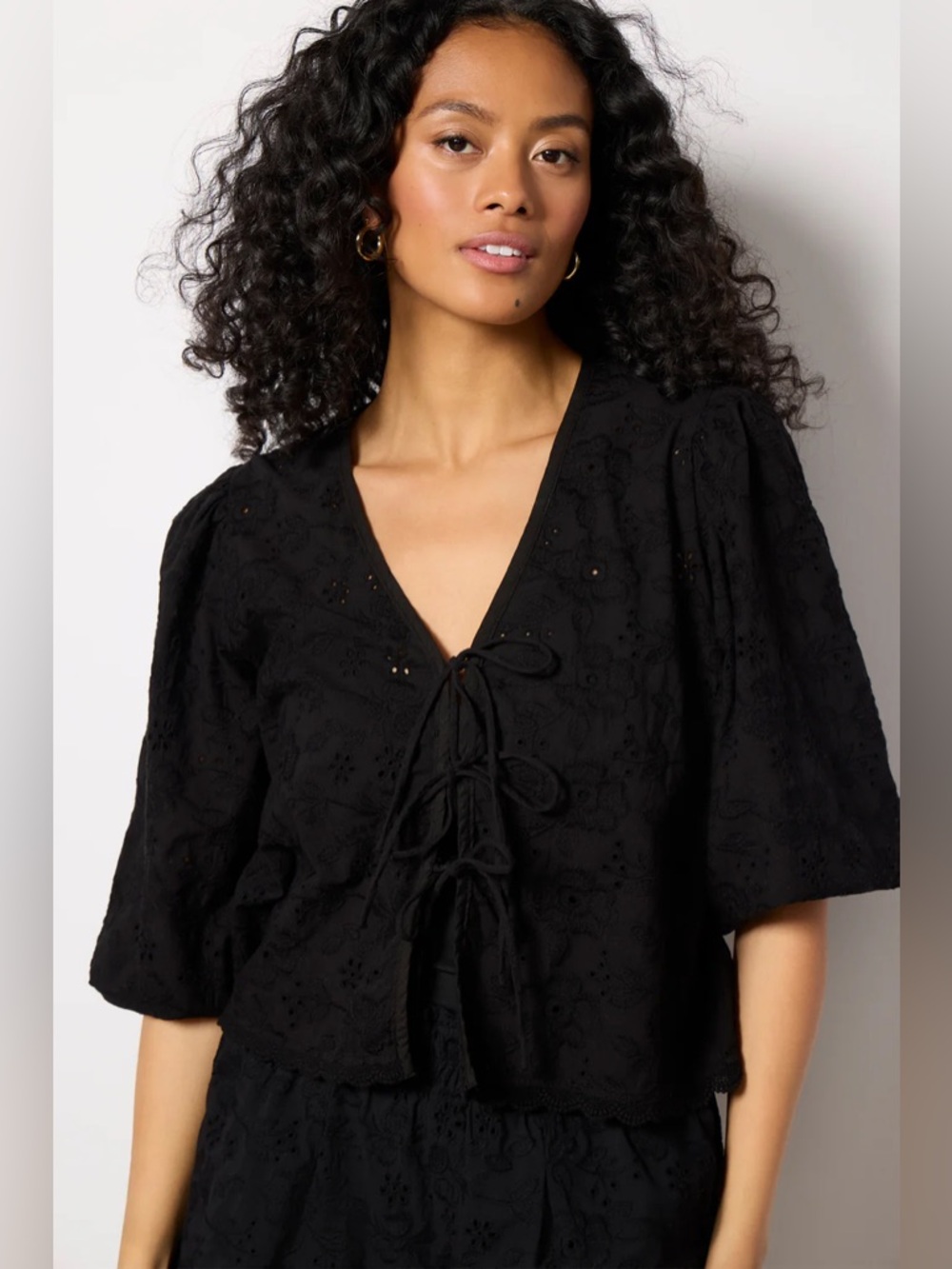Bobi for Evereve Tie Front Black Eyelet shirt.  Size XS. New with tags.